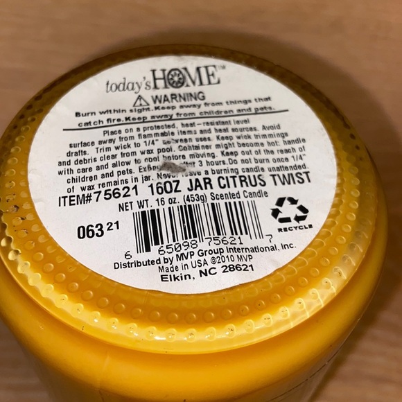 today’s Home Citrus Twist Scented Candle 16oz Size Jar Single Wick. - Picture 2 of 3